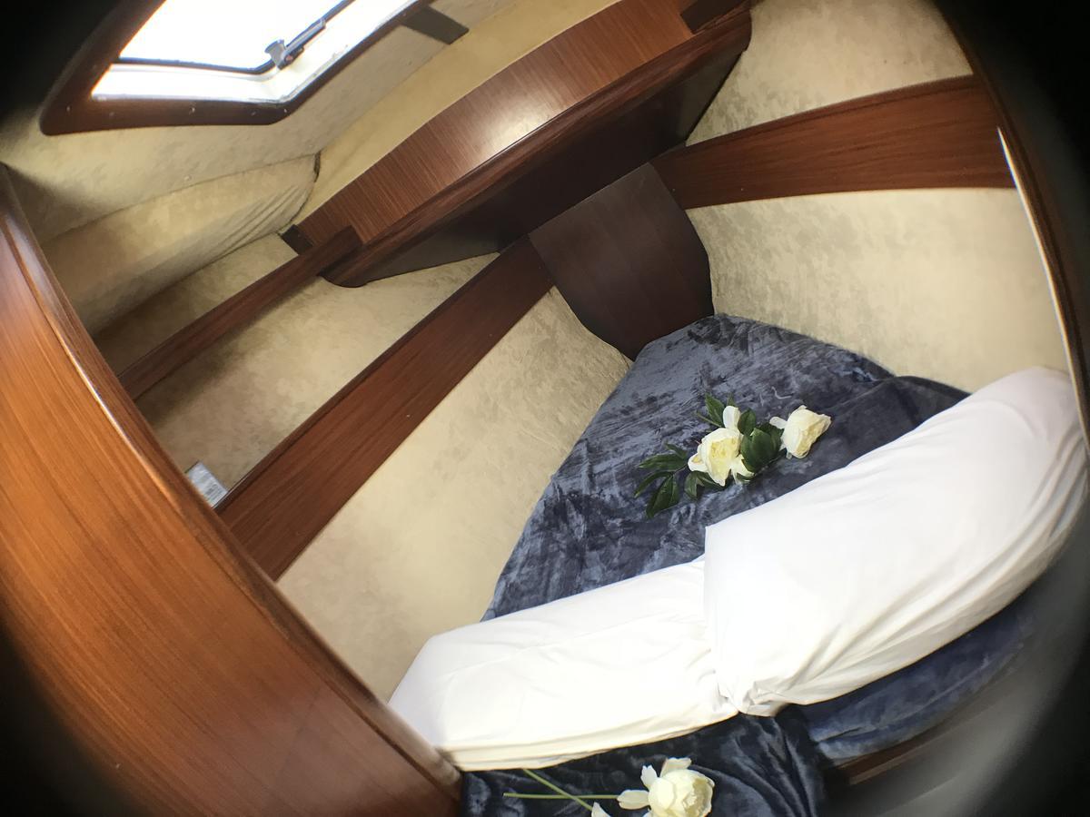 Bed&Boat Eolo 3 Hotel Venesia Bagian luar foto