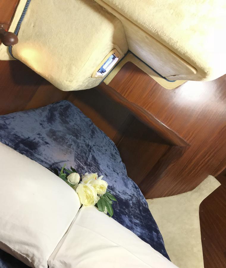 Bed&Boat Eolo 3 Hotel Venesia Bagian luar foto
