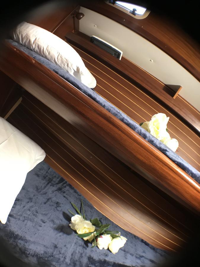 Bed&Boat Eolo 3 Hotel Venesia Bagian luar foto
