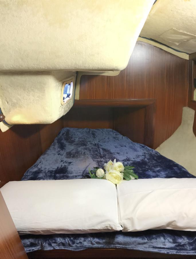Bed&Boat Eolo 3 Hotel Venesia Bagian luar foto